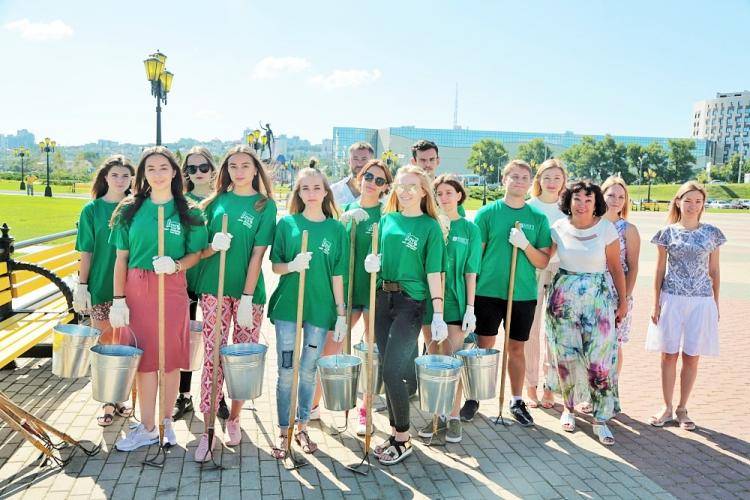 First-year students of BNRU took part in the greening of the university territory